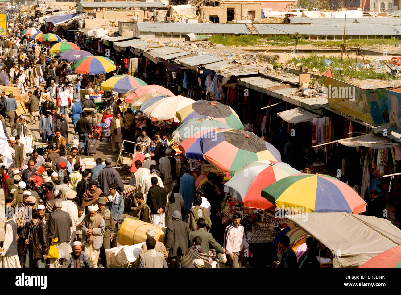 Marché Mandawi Shoppers foule à Kaboul. Banque D'Images