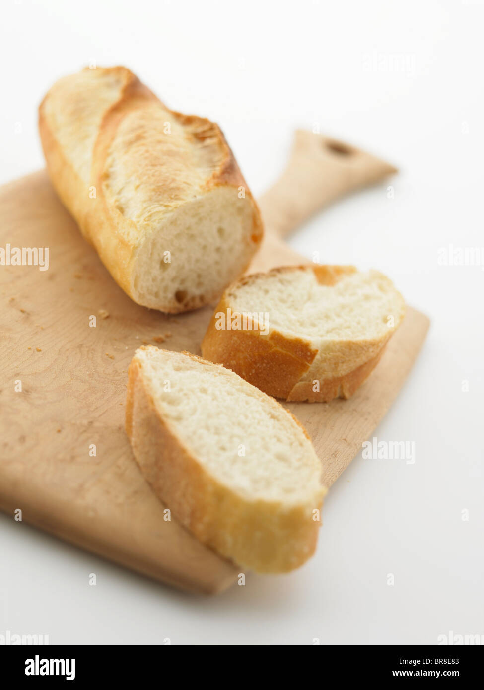 Baguette on cutting board Banque D'Images