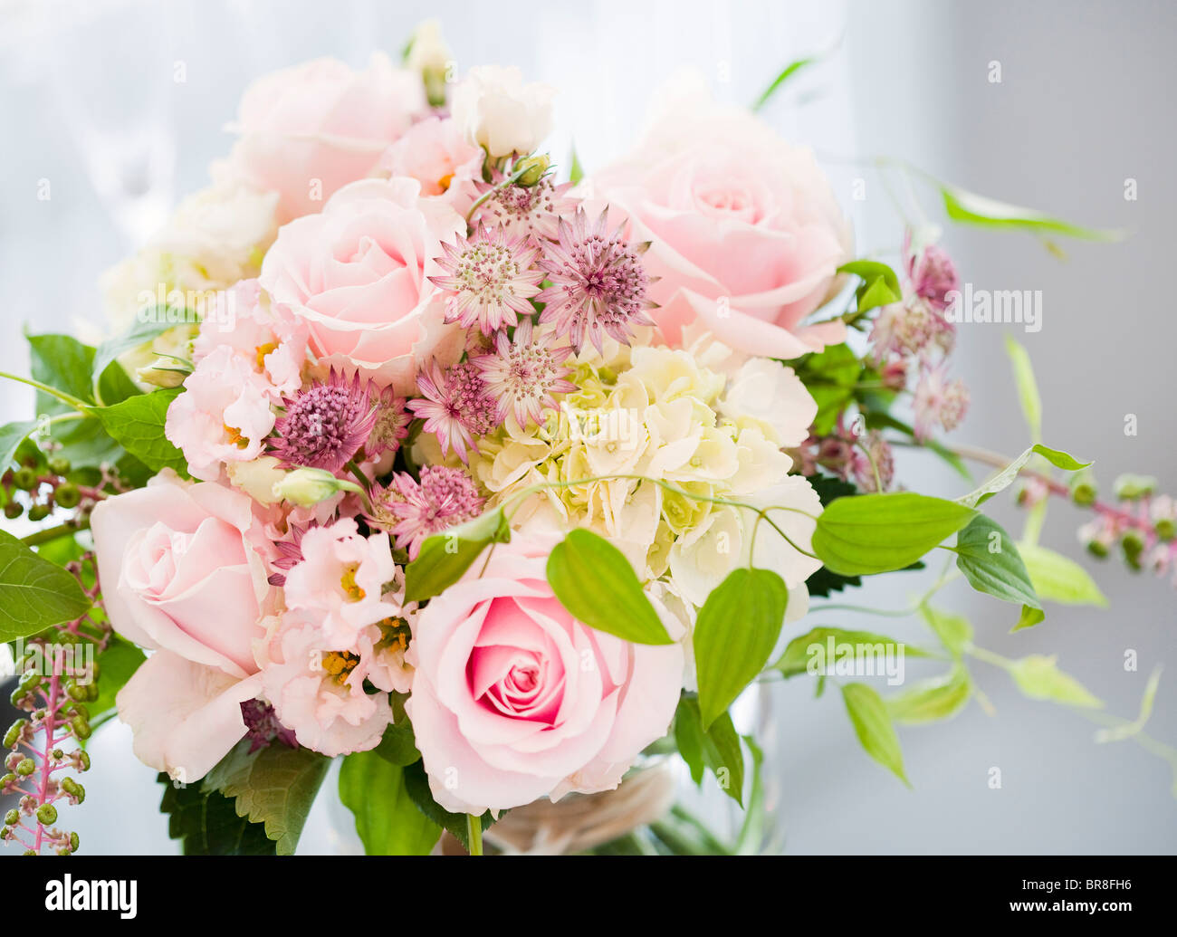 Un bouquet de fleurs dans un vase Banque D'Images