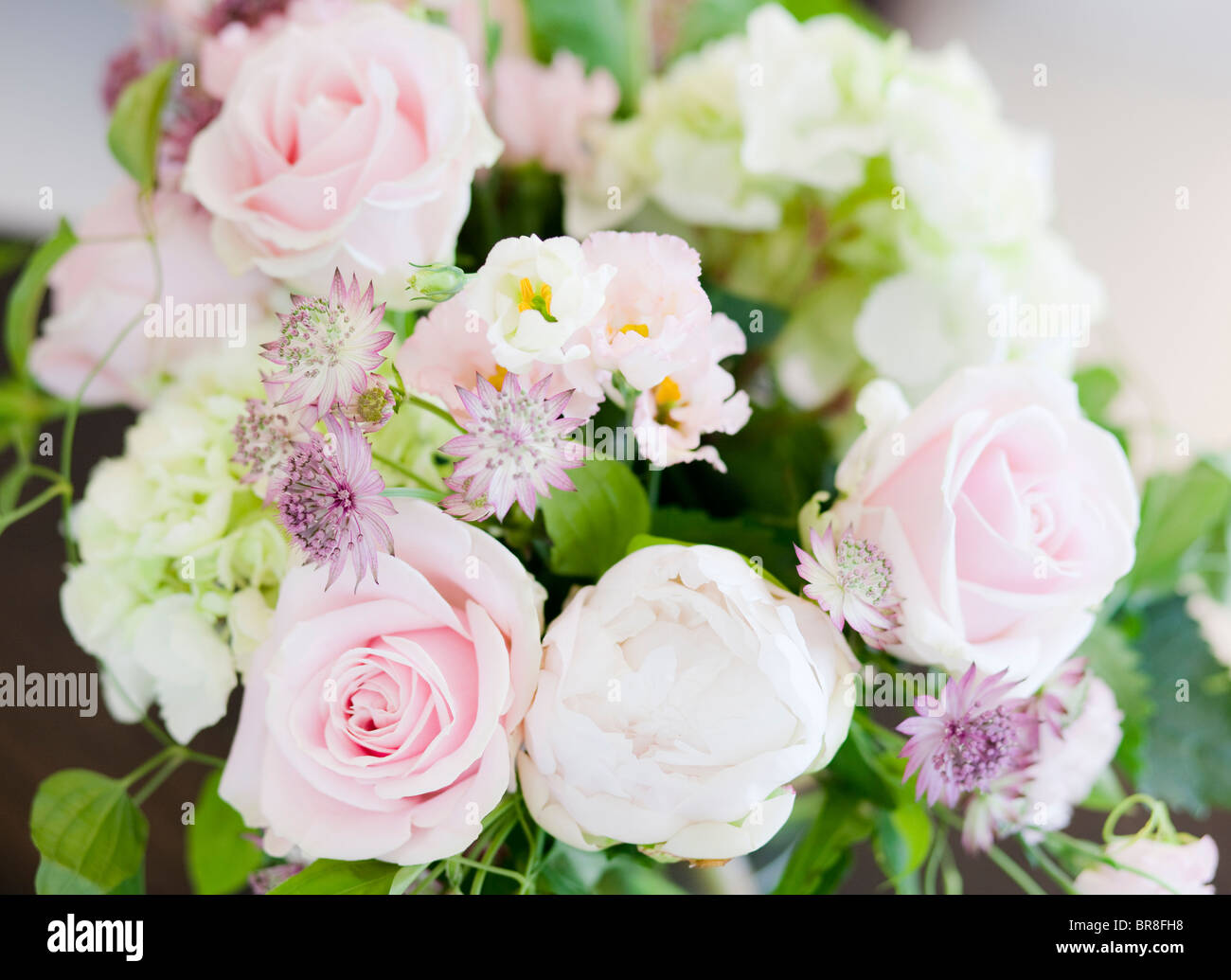 Un bouquet de fleurs dans un vase Banque D'Images
