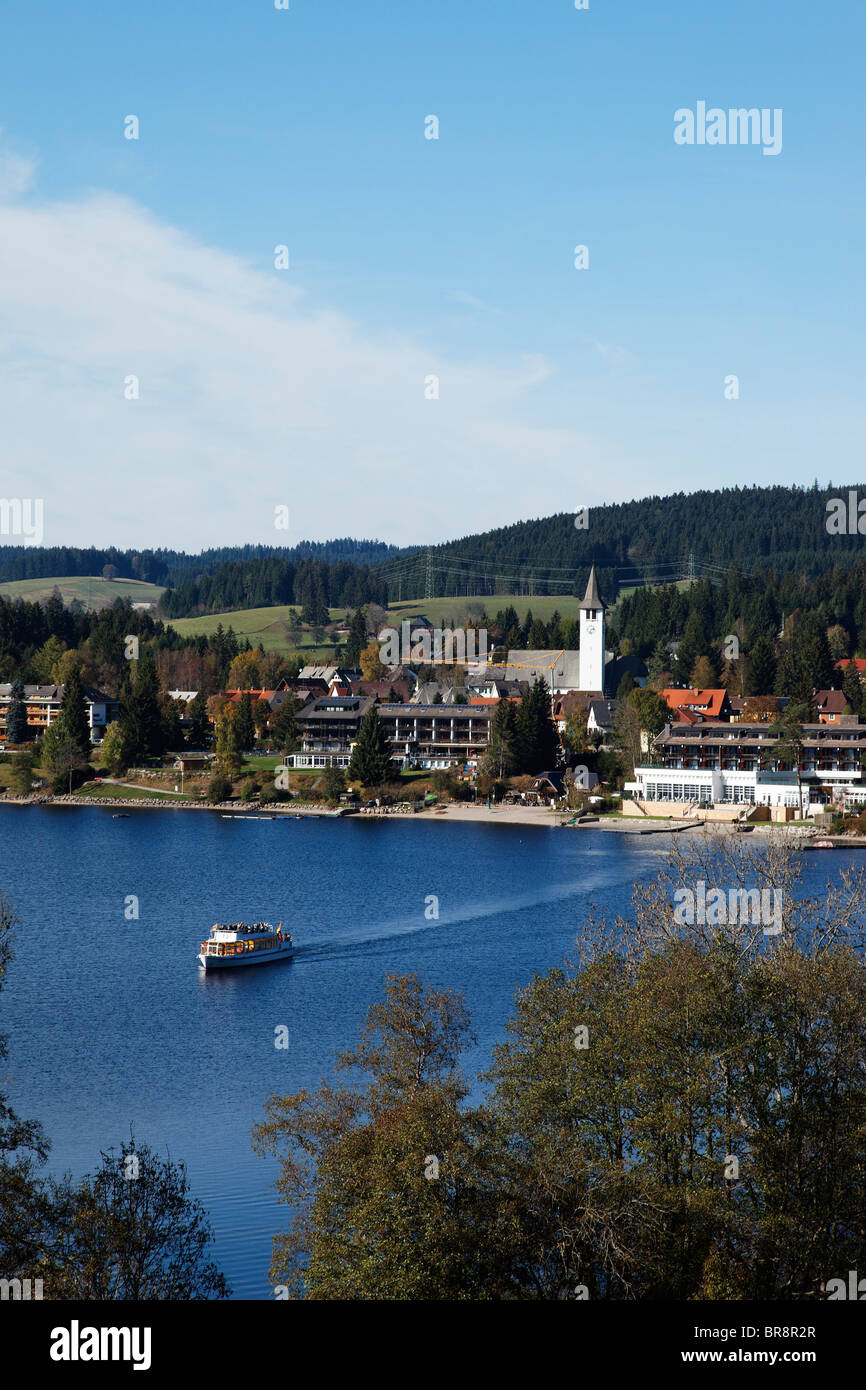 Vue sur le lac Titisee à Titisee Neustadt, Baden-Wurttemberg, Allemagne  Photo Stock - Alamy