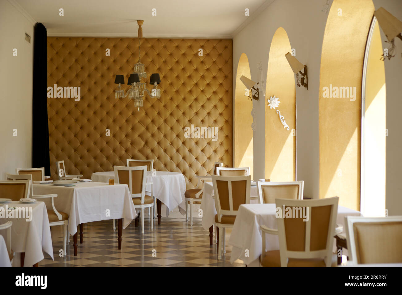 Vue de l'intérieur de l'hôtel Quinta das Lágrimas's restaurant Arcadas da Capela coin repas, Coimbra, Portugal Banque D'Images