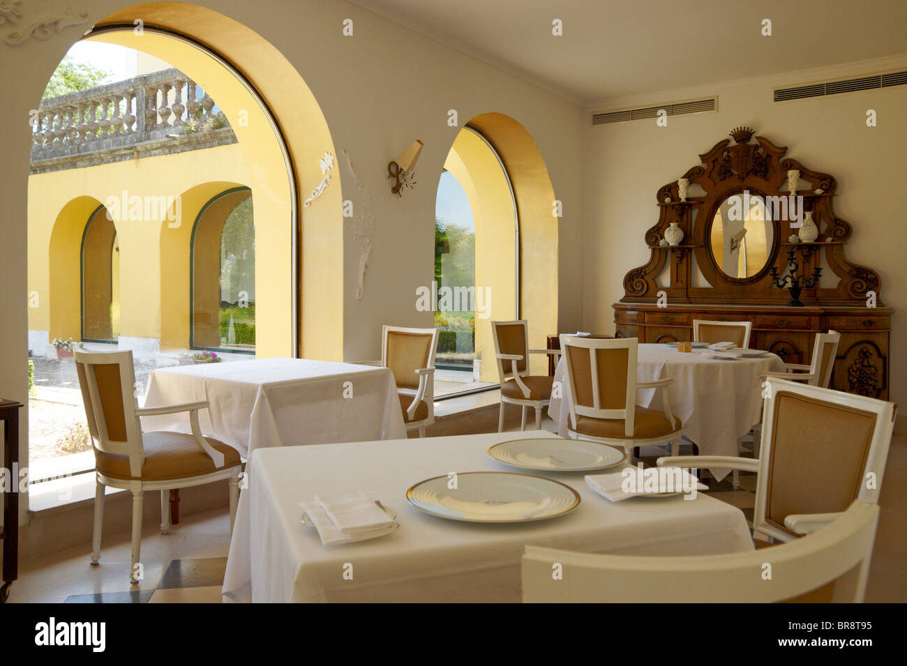 Vue de l'intérieur de l'hôtel Quinta das Lágrimas's restaurant Arcadas da Capela coin repas, Coimbra, Portugal Banque D'Images