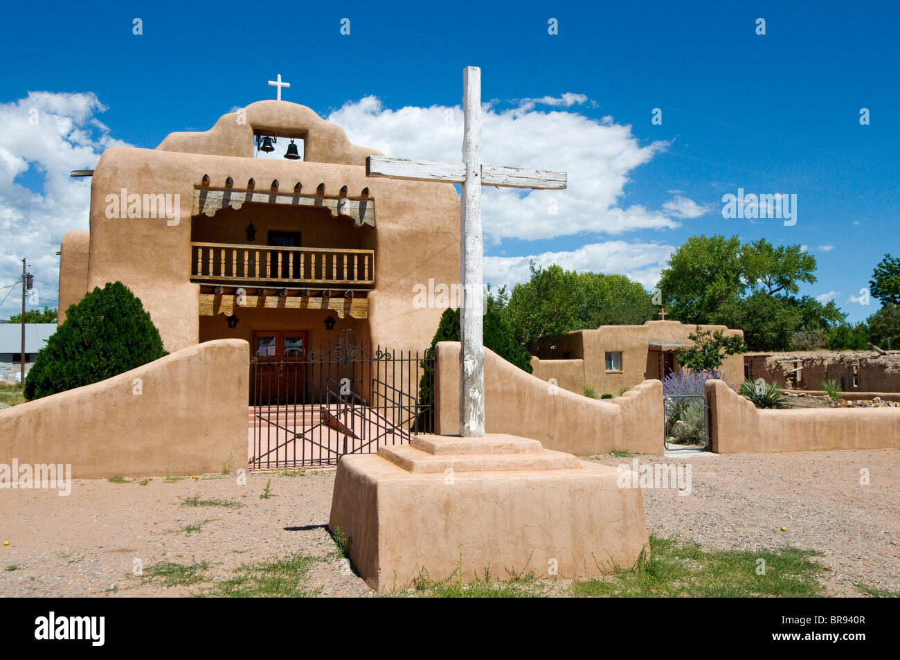 L'église Saint Thomas d'adobe dans Abiquiú Nouveau Mexique Banque D'Images