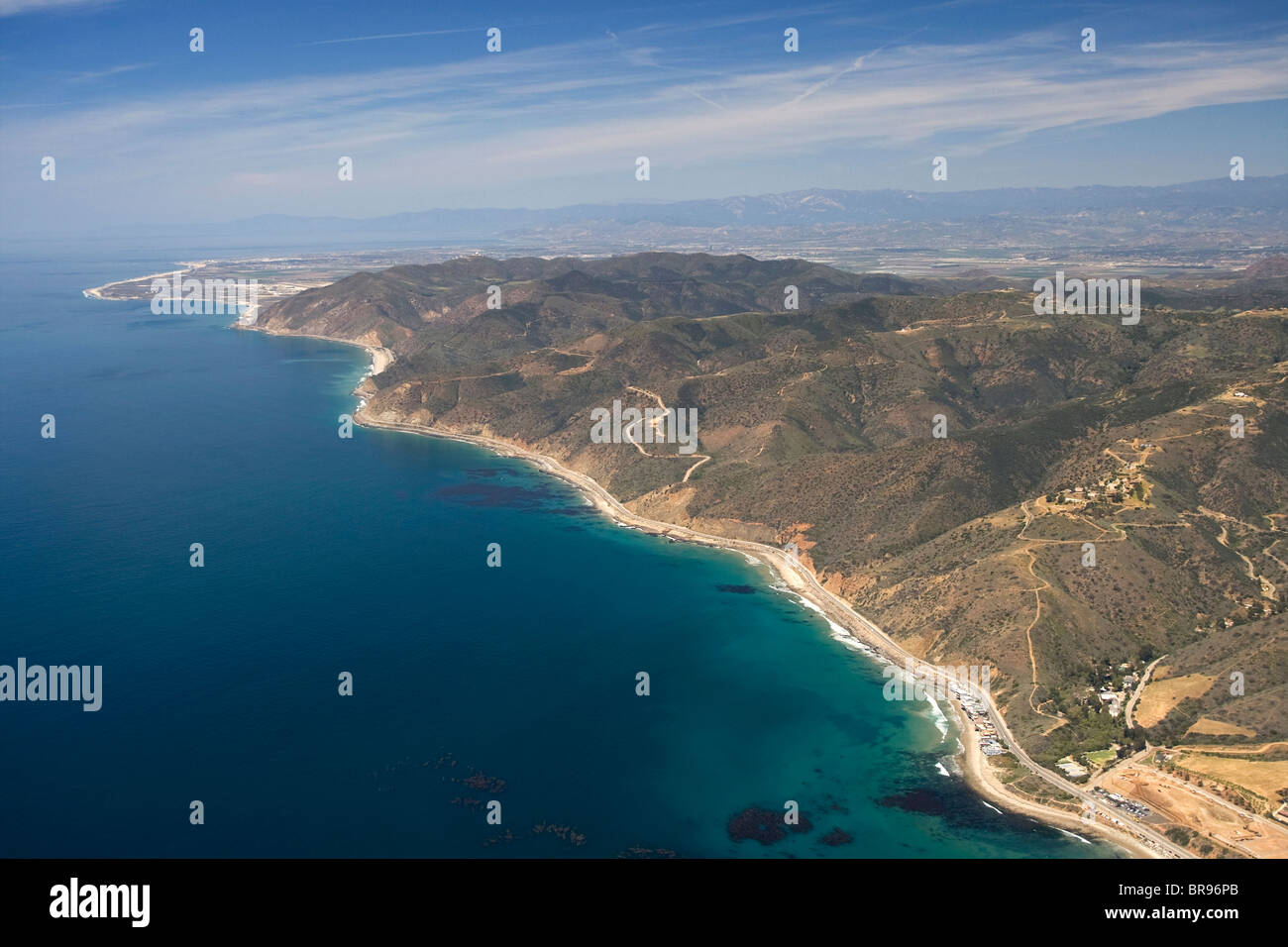 Vue de la côte de Malibu de l'air à la recherche d'Sequit Point nord-ouest en direction de Santa Barbara. Banque D'Images