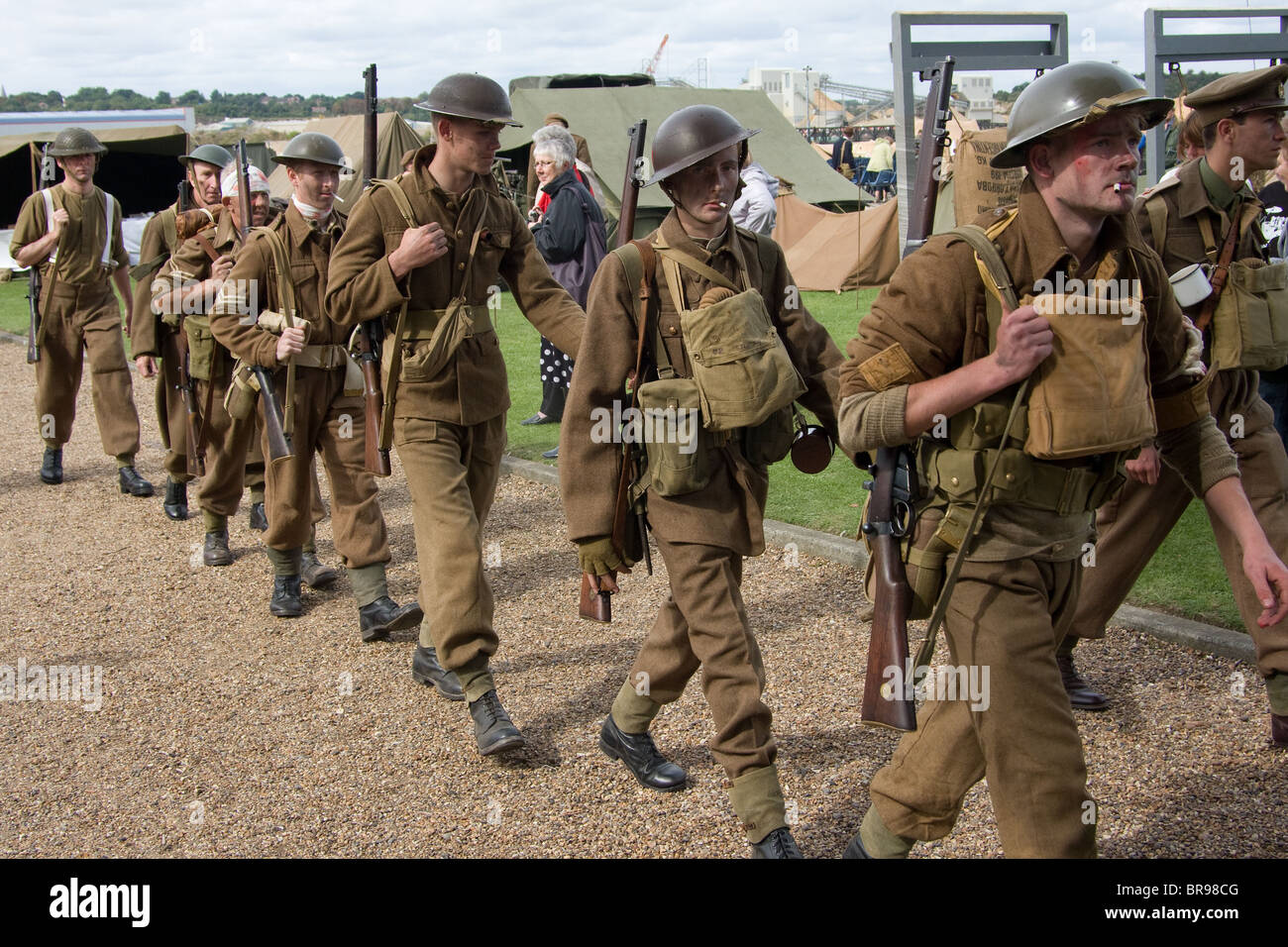 Hommage aux années 40 avec reconstitutions de la vie civile dans la seconde guerre mondiale et le sauvetage de l'armée à Dunkerque Banque D'Images