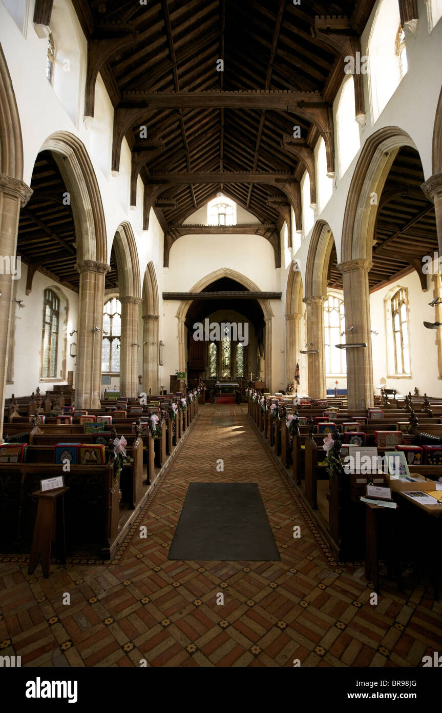 Arches de l'intérieur, de l'église St Mary, Debenham, Suffolk, Angleterre, RU Banque D'Images