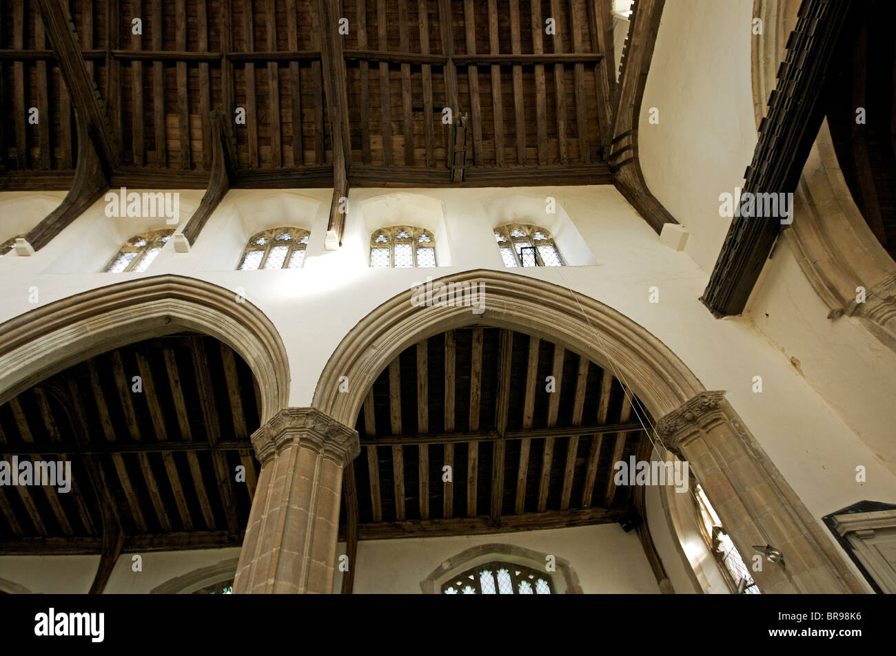 Arches de l'intérieur, de l'église St Mary, Debenham, Suffolk, Angleterre, RU Banque D'Images