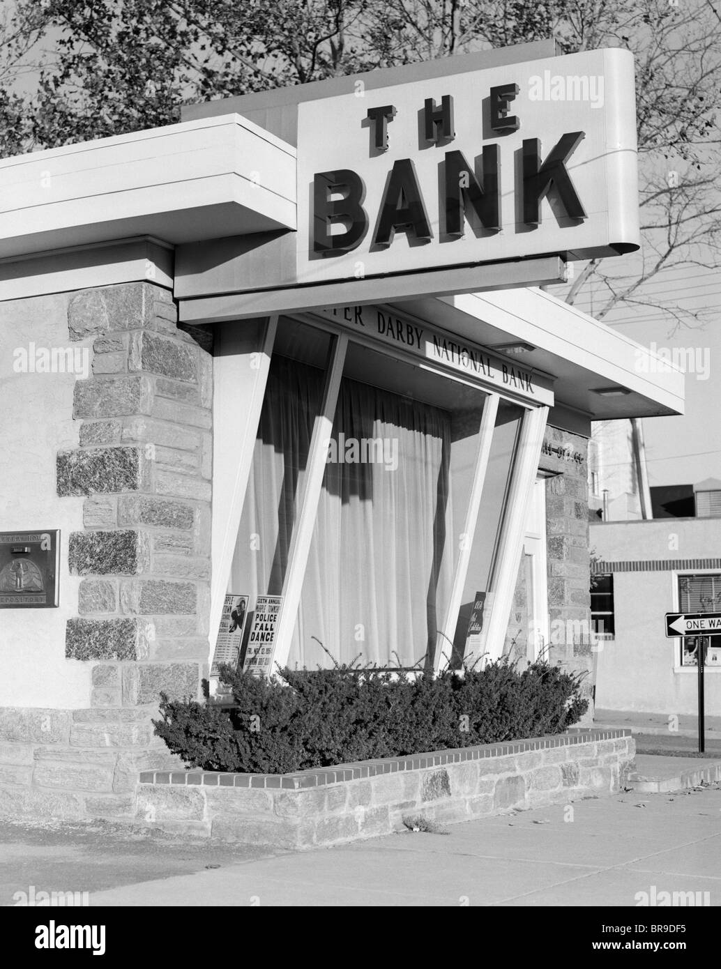 1960 VITRINE DE LA FENÊTRE BANK BUILDING Banque D'Images