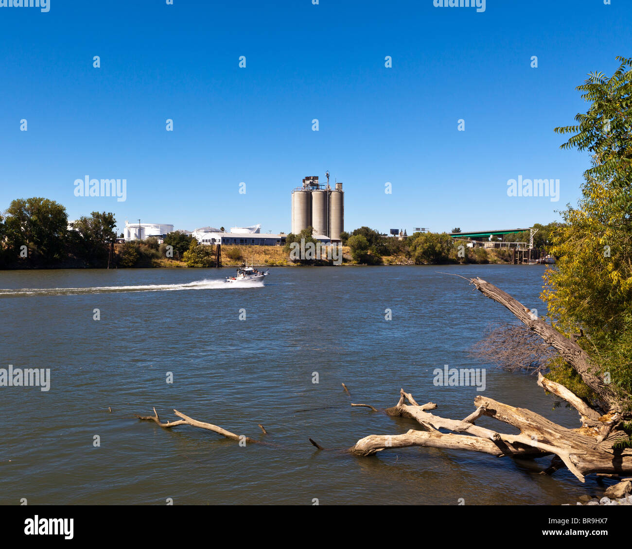 Un hors-bord sur la rivière Sacramento Sacramento en Californie Banque D'Images