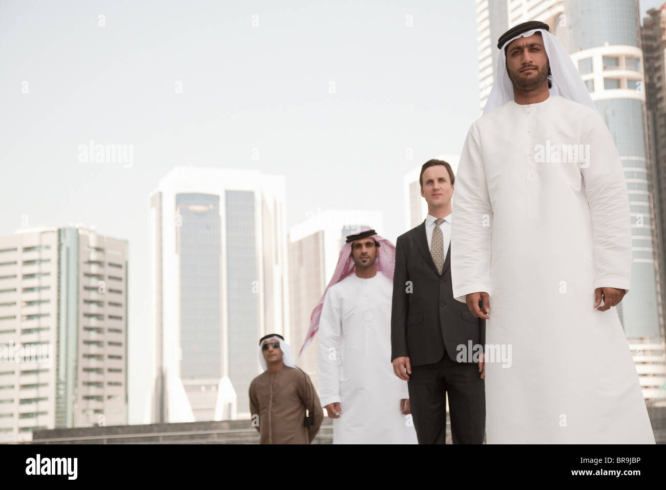 Les hommes d'affaires de l'ouest et du Moyen-Orient à Dubaï Banque D'Images