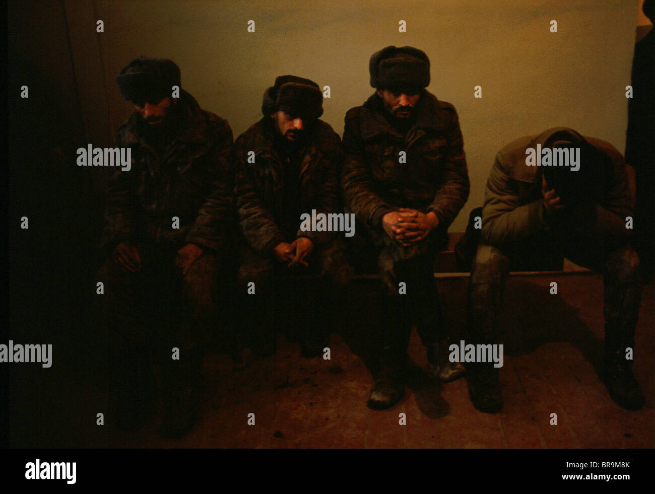 Soldats azéris souffrant de stress de combat shell shock ou syndrome de stress post-traumatique dans un hôpital pendant la guerre avec l'Arménie Banque D'Images