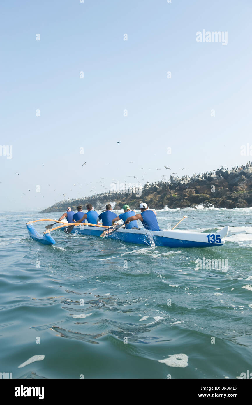 Outrigger canoë dans la formation de l'équipe Banque D'Images