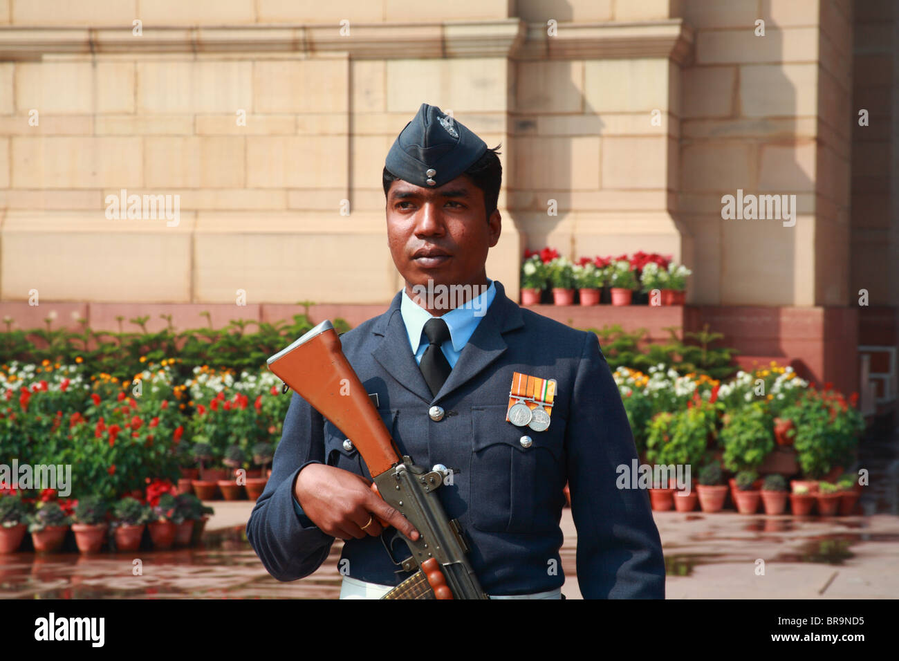 Un garde à la porte de l'Inde, Delhi. Banque D'Images