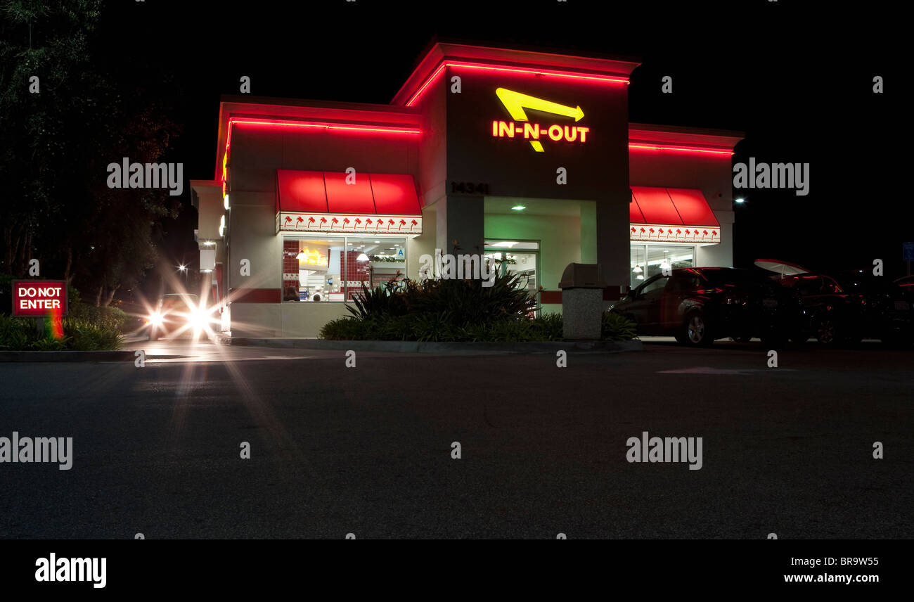 In-N-Out Burger restaurant fast food La nuit, Los Angeles, Californie, USA Banque D'Images