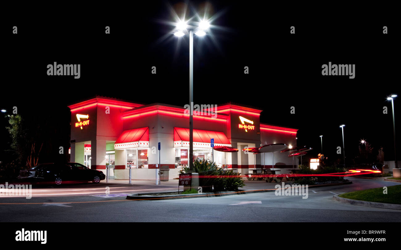 In-N-Out Burger restaurant fast food La nuit, Los Angeles, Californie, USA Banque D'Images
