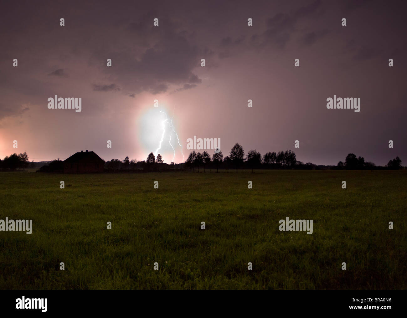 La foudre, la tempête a déchiré le ciel, Pologne Banque D'Images