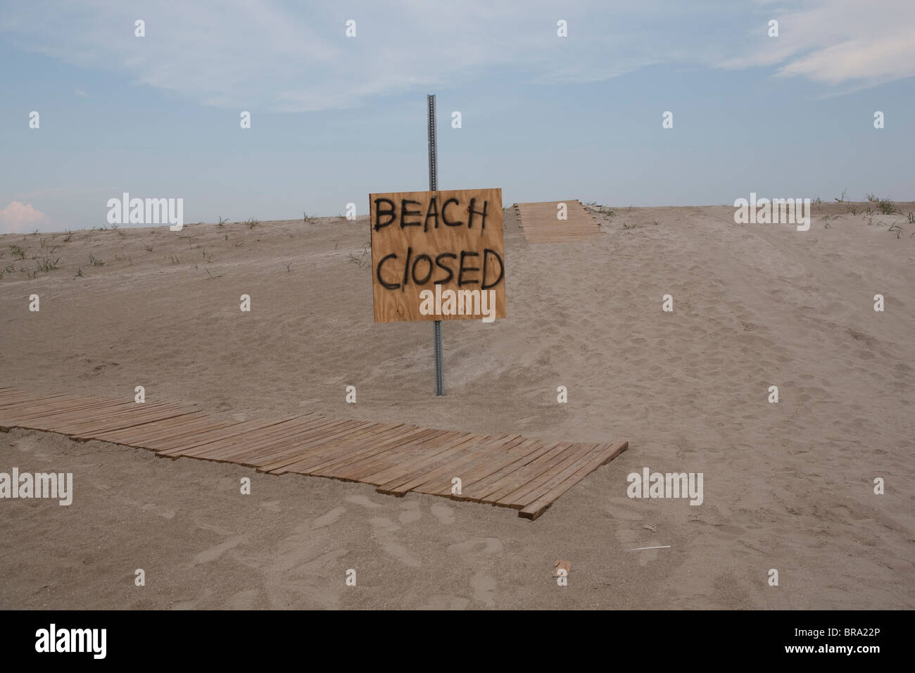 La plage à Grand Isle, en Louisiane est fermé pour cause de pétrole de la BP Deepwater-Horizon déversement de pétrole. Banque D'Images