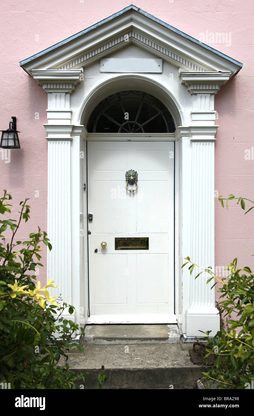 Géorgien traditionnel et original porte sur une maison de Rye, East Sussex, UK Banque D'Images