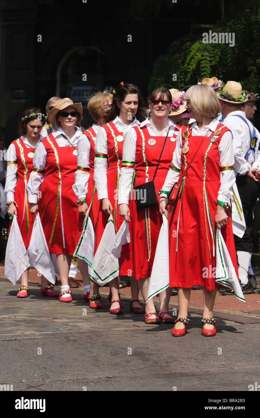 Les membres du groupe de Juan Vicente Morris dance style Cotswold à St Albans Festival 2010 Banque D'Images