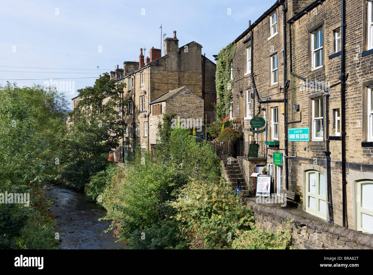 L'empoissonnement froissé les salons de thé à côté de Nora Batty et maisons de Compo Last of the Summer Wine, Holmfirth, West Yorkshire Banque D'Images