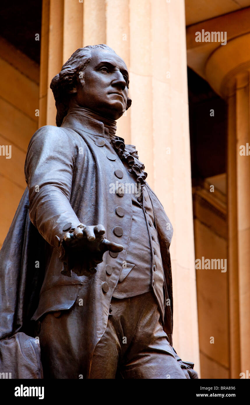Statue de George Washington sur le site de son premier discours en 1789 à Wall Street, New York City USA Banque D'Images