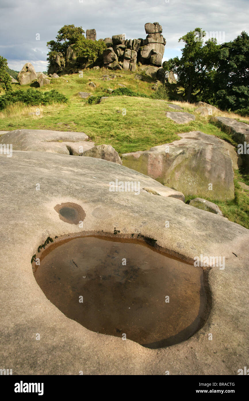 Robin Hood's Stride dans Derbyshire une meule de affleurement Grit comprenant la belette et pinacles inaccessibles Banque D'Images