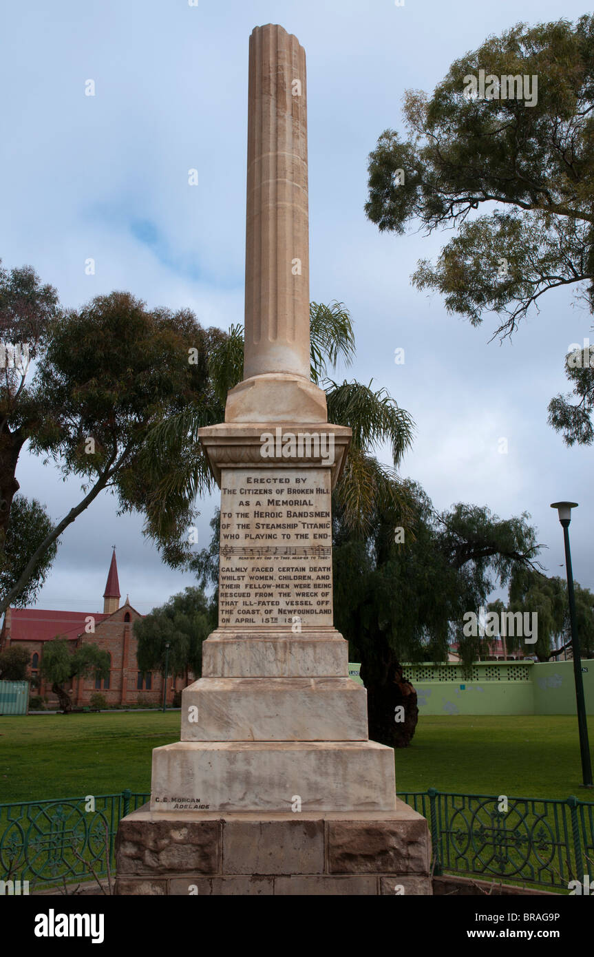 Un mémorial aux musiciens du Titanic dans la ville minière australienne de Broken Hill, qui ont continué à jouer pendant que le RMS Titanic coulait. Banque D'Images