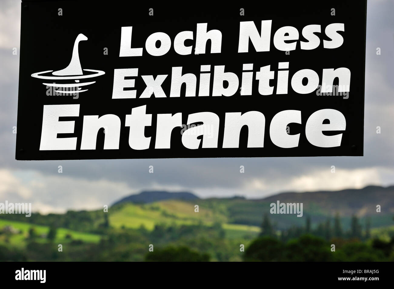 Pancarte à l'extérieur du centre des expositions du Loch Ness à Inverness, Scotland, UK Banque D'Images