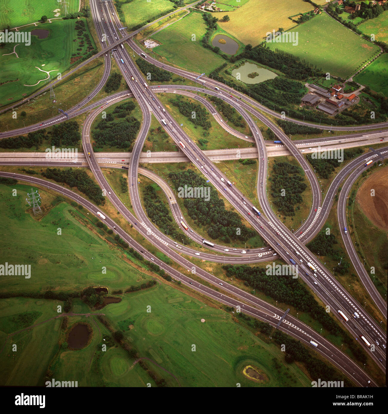 Image aérienne de M25 et M11 de l'Autoroute, Essex, Angleterre, Royaume-Uni, Europe Banque D'Images