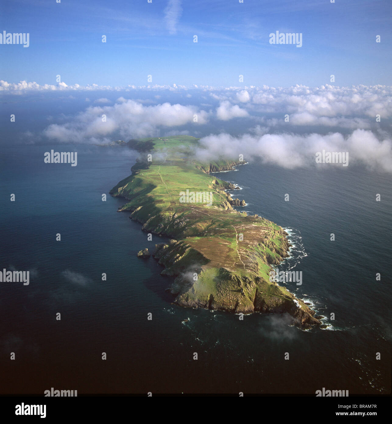 Image aérienne de Lundy Island à la recherche du nord au sud, Canal de Bristol, Devon, Angleterre, Royaume-Uni, Europe Banque D'Images