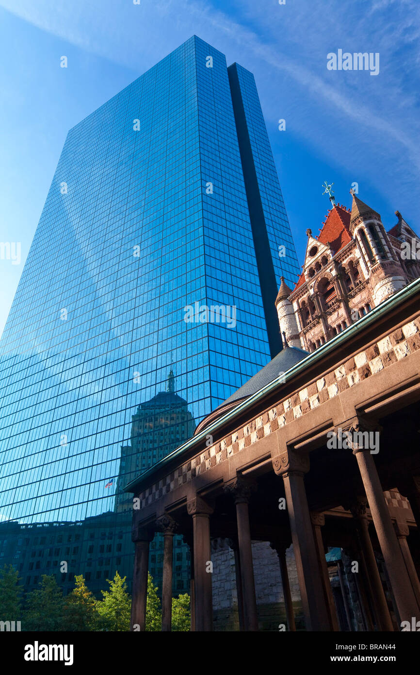 L'église Trinity reflète dans ce gratte-ciel moderne, Boston, Massachusetts, New England, États-Unis d'Amérique, Amérique du Nord Banque D'Images