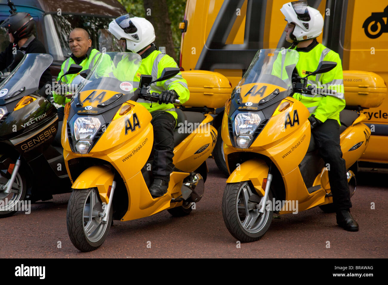 Scooters électriques Vectrix par AA service de dépannage à Londres Banque D'Images