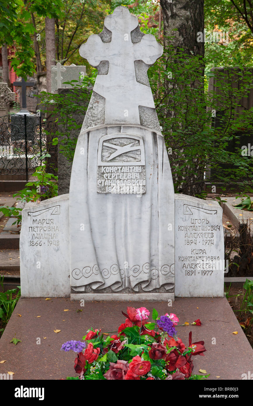 La tombe de la Fédération d'un acteur et directeur de théâtre Constantin Sergueïevitch Stanislavski (1863-1938) au cimetière de Novodievitchi Moscou, Russie Banque D'Images