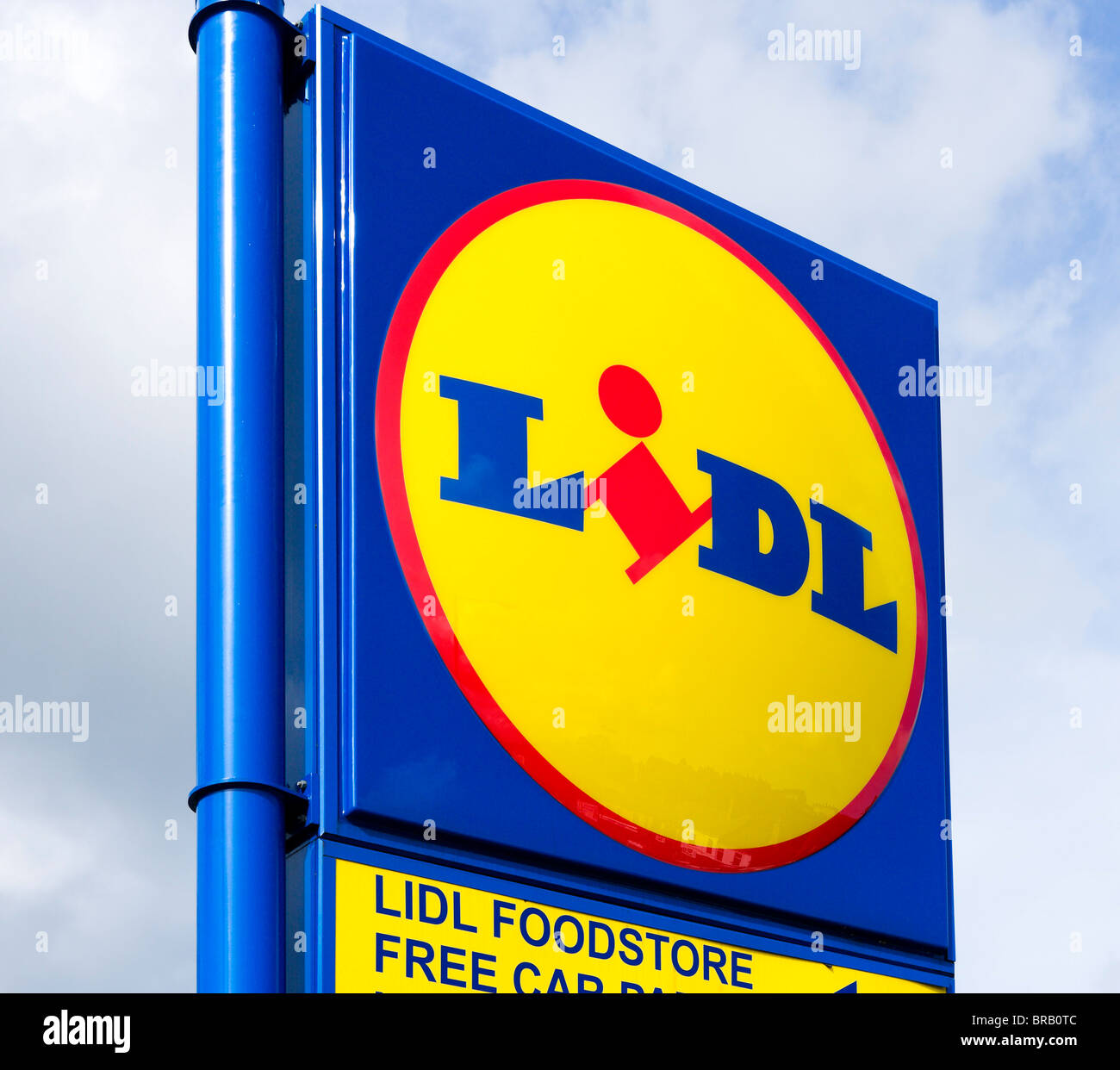 Supermarché discount Lidl, Huddersfield, West Yorkshire, England, UK Banque D'Images