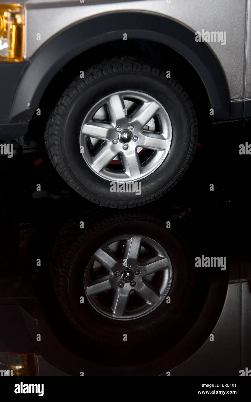 Reflet de pneu de voiture Banque D'Images