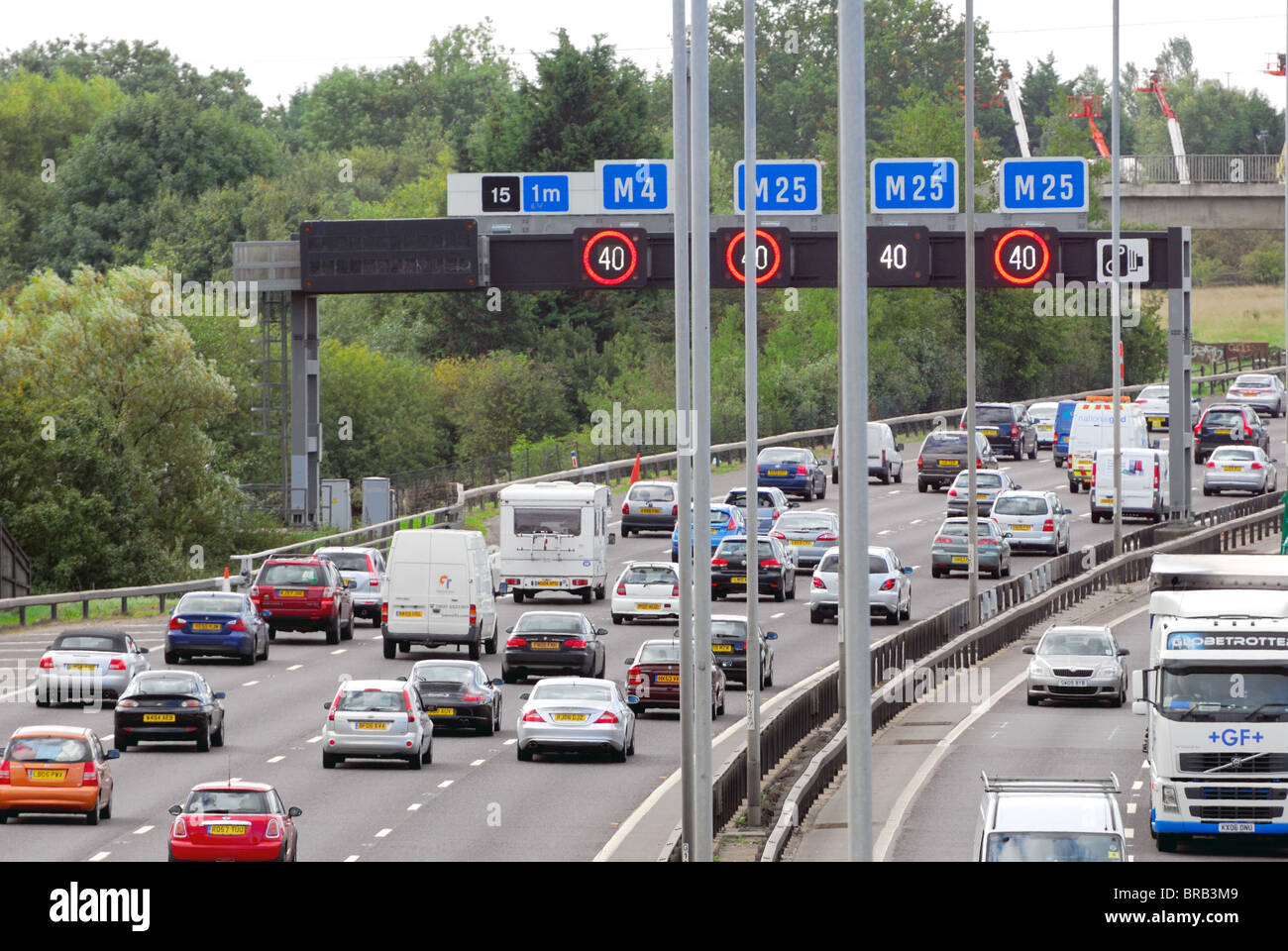 Occupé à M'autoroute A25 près de l'aéroport d'Heathrow, Grande-Bretagne Banque D'Images