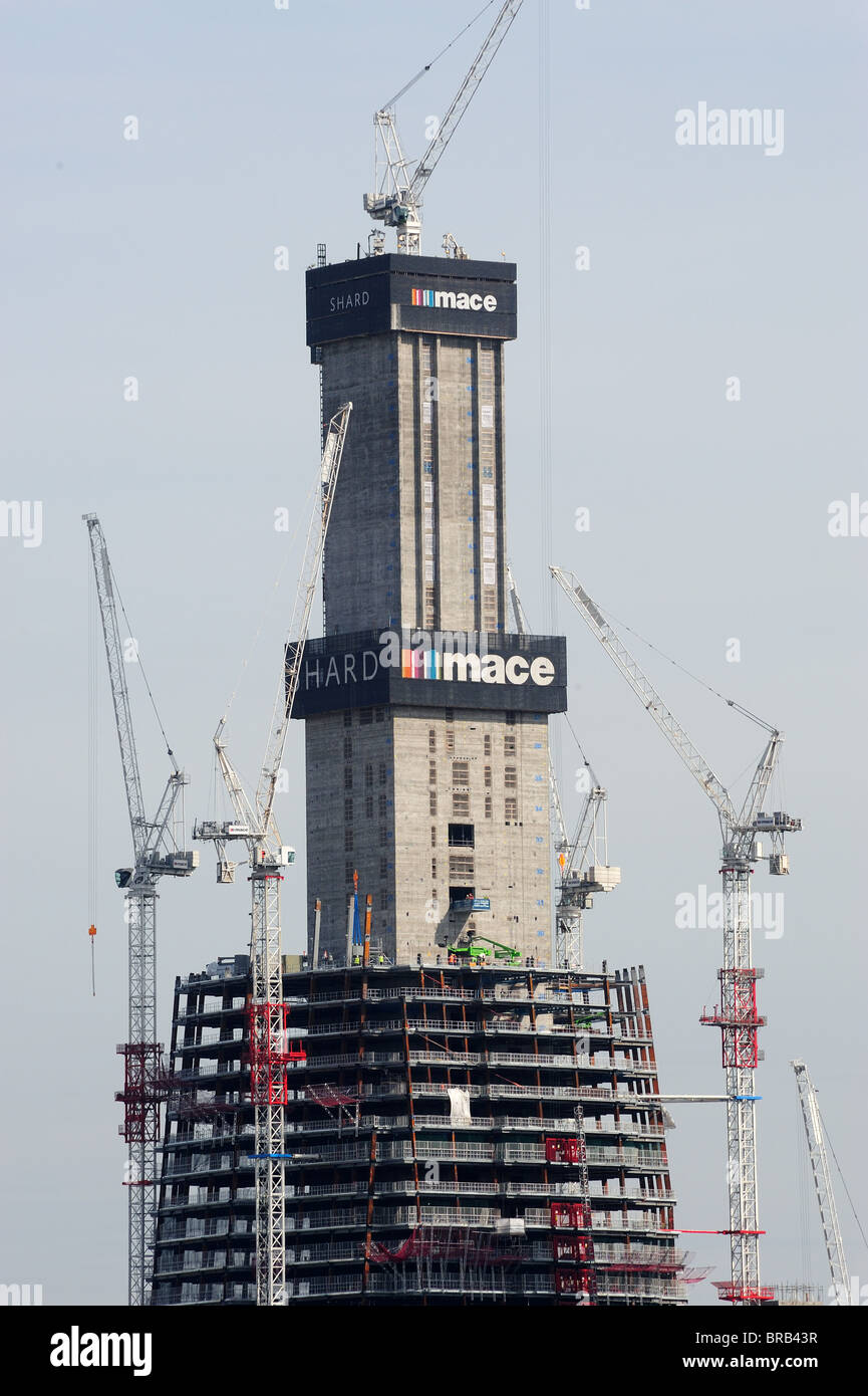 Une vue de la partie supérieure de la gratte-ciel d'échardes en construction à Londres Banque D'Images
