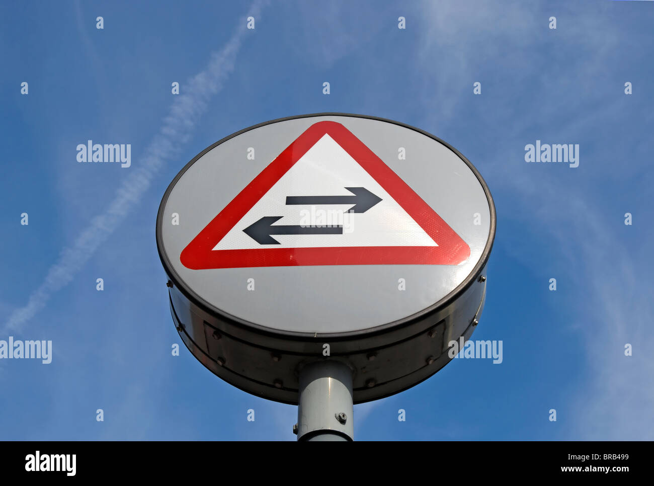 La signalisation routière indiquant un chemin à parcourir, à Putney, Londres, Angleterre du Sud-Ouest Banque D'Images