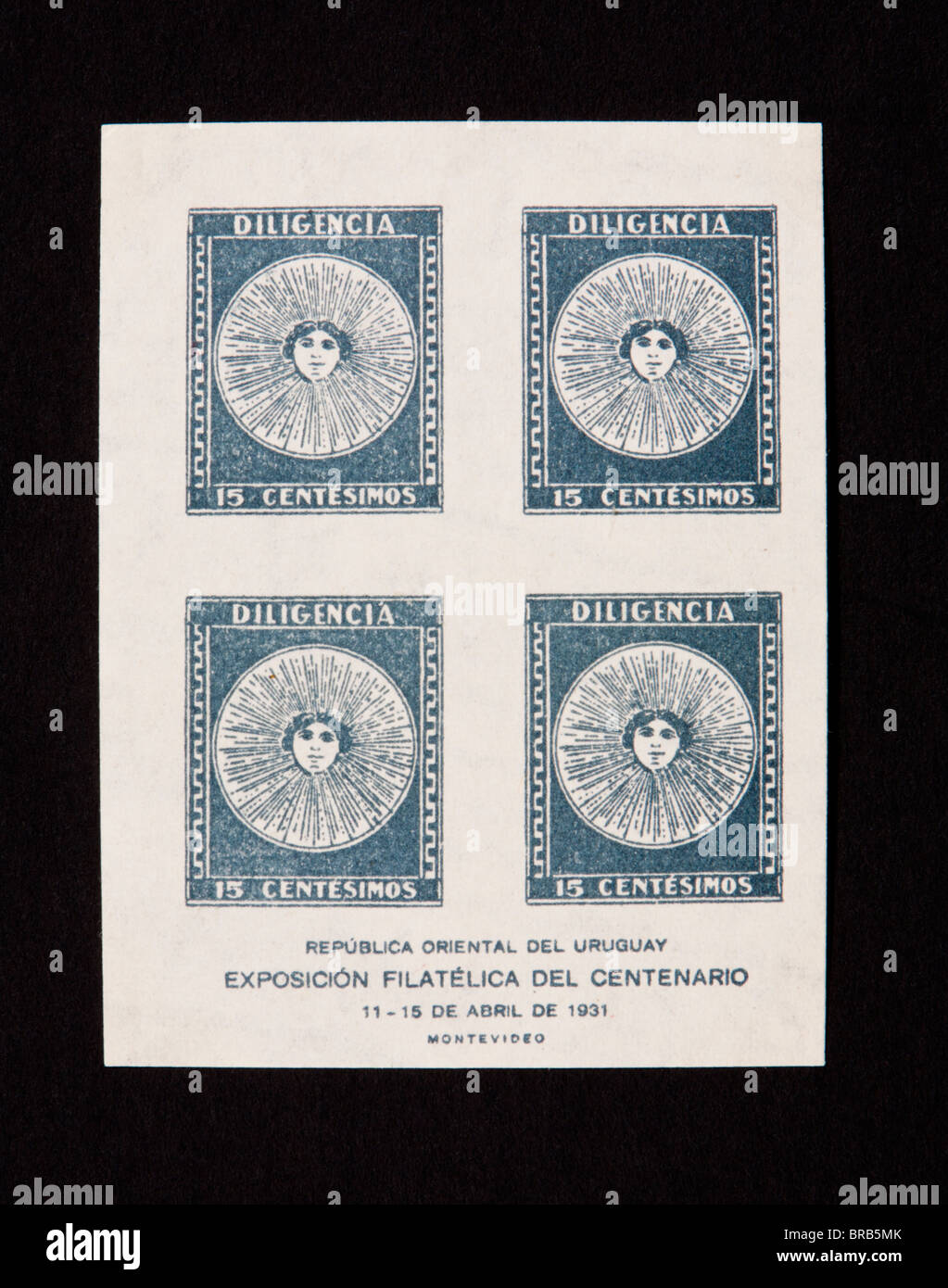 Feuille de 4 timbres mettant en vedette les premières questions, l'Uruguay pour l'Exposition philatélique à Montevideo, en 1931.. Banque D'Images