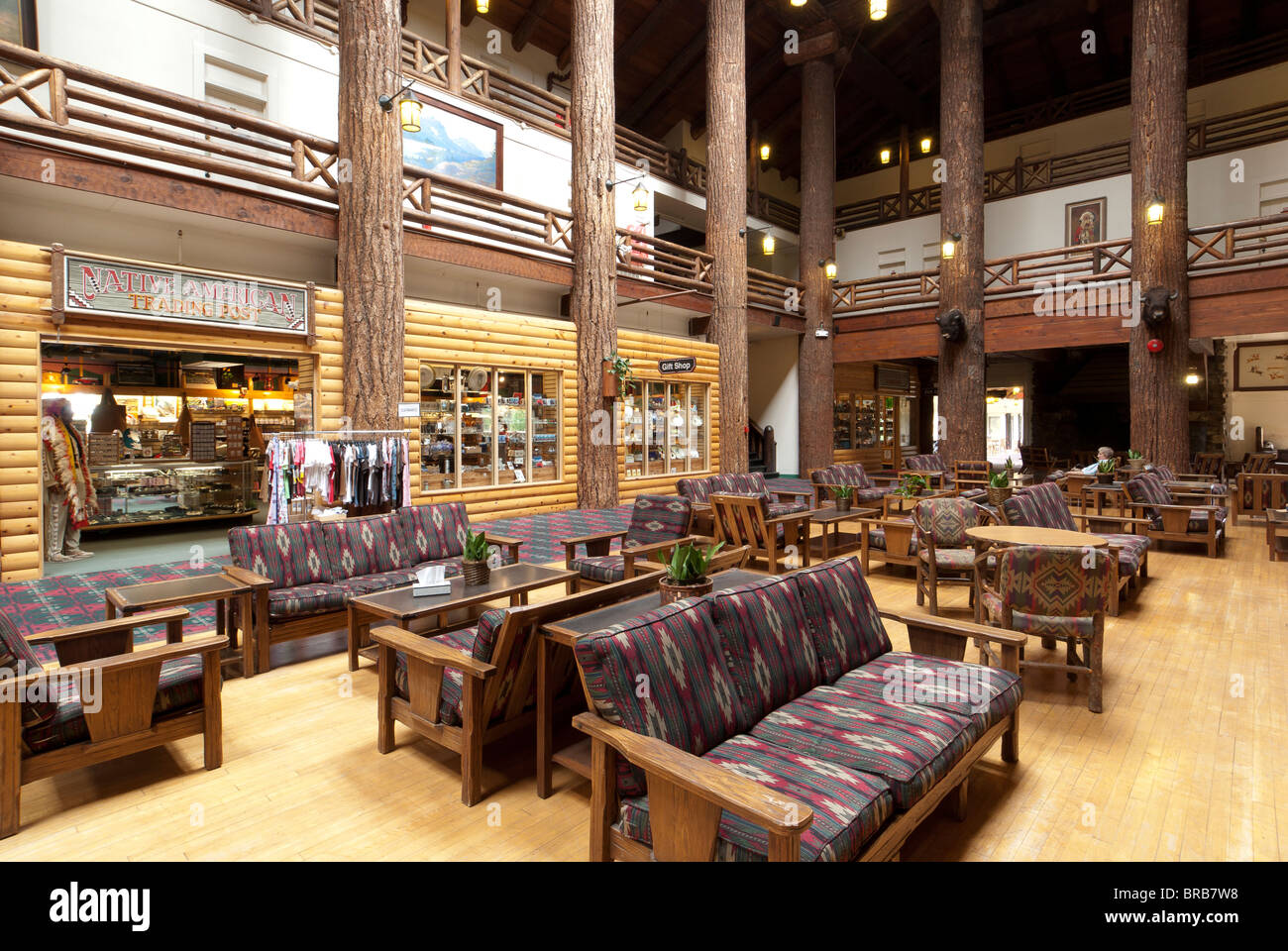 Hall, Glacier Park Lodge, East Glacier Park, Montana. Banque D'Images