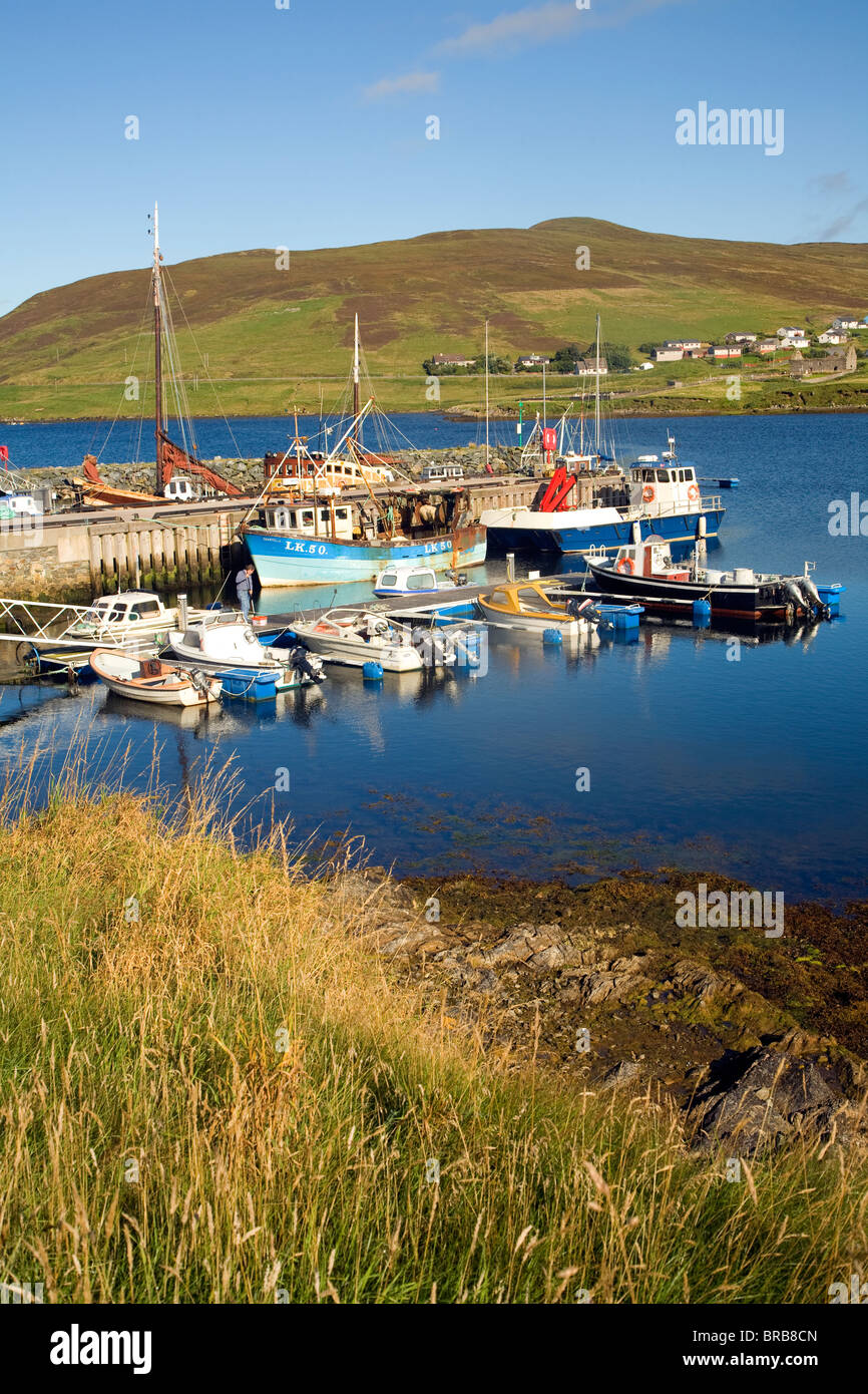 Le port des bateaux de pêche, Voe Îles Shetland, Écosse Banque D'Images