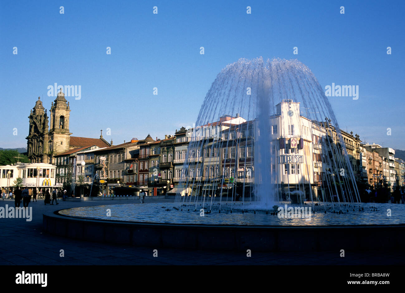 La place centrale de la ville de Braga, dans le nord de la province du Minho au Portugal. Banque D'Images