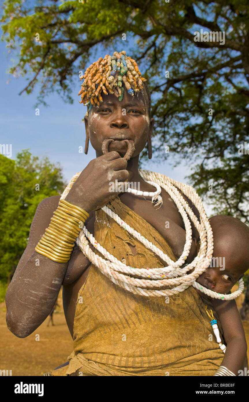 Femme de la tribu Mursi, vallée de l'Omo, Ethiopie Banque D'Images