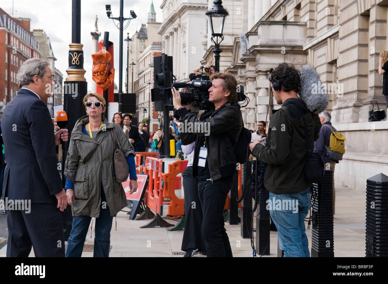 Plat L'équipage à protester contre le Pape Mars et Rallye, Whitehall, Downing Street à Westminster à Londres Angleterre Royaume-uni 18 Septembre 2010 Banque D'Images Plat L'équipage à protester contre le Pape Mars et Rallye, Whitehall, Downing Street à Westminster à Londres Angleterre Royaume-uni 18 Septembre 2010 Banque D'Images