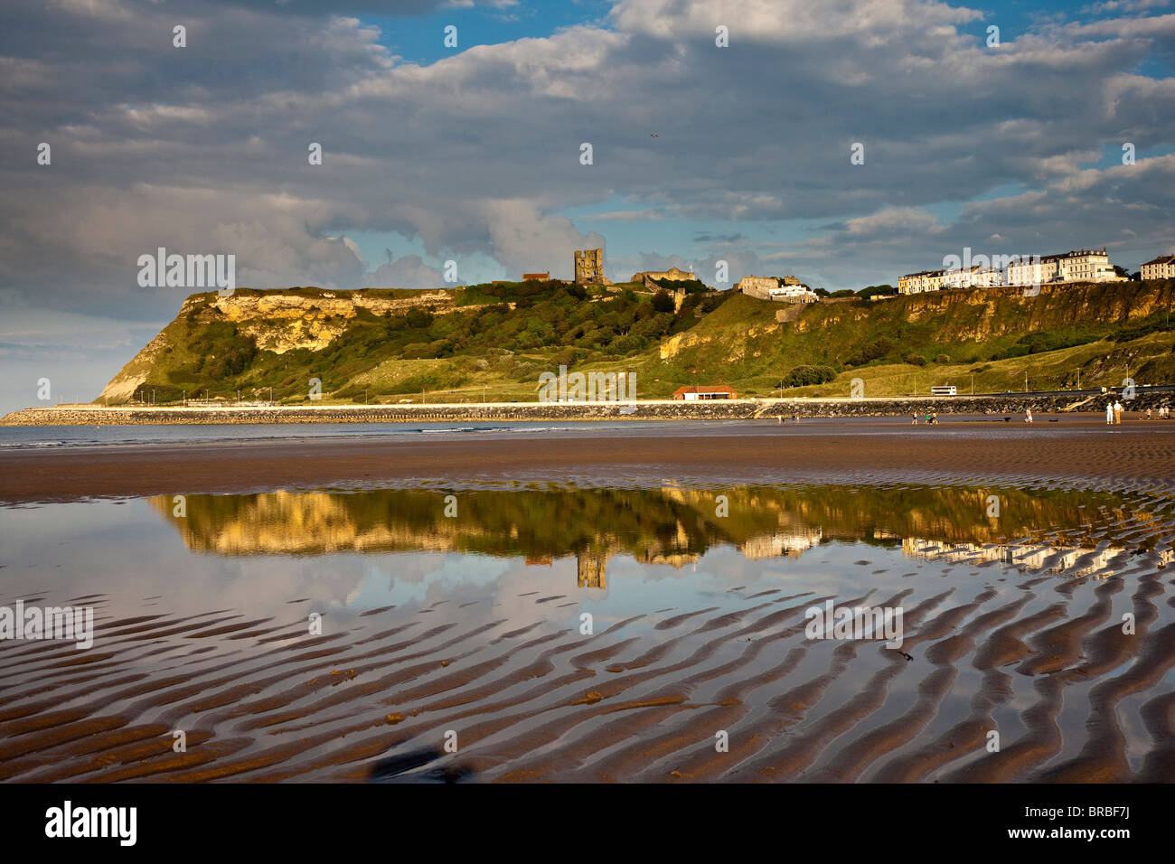 North Bay et Château de pointe, Scarborough, North Yorkshire Banque D'Images