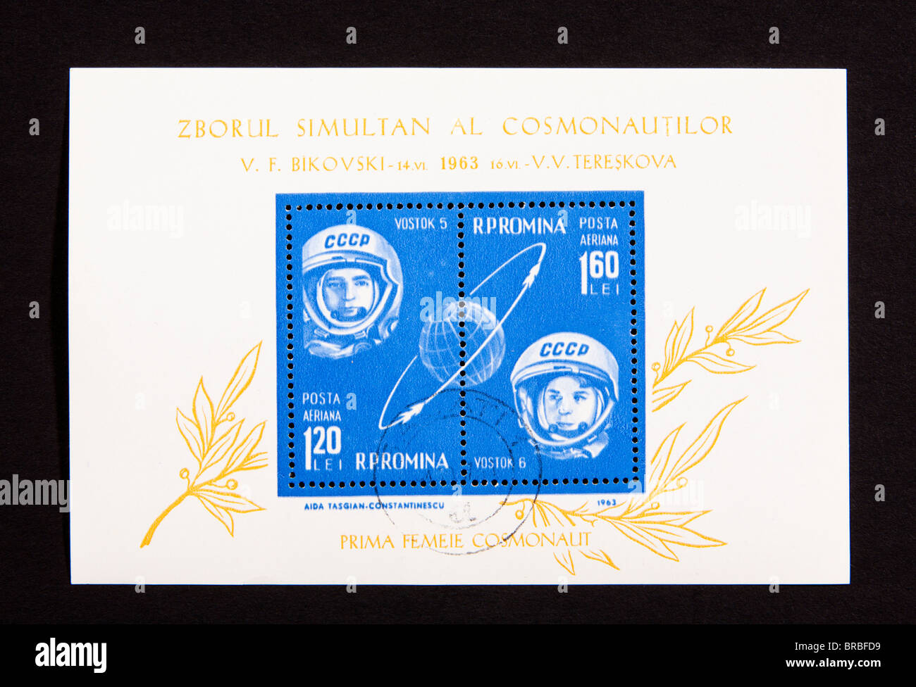 Bloc feuillet de Roumanie illustrant les cosmonautes (Valeria Bykovski et Valentina Terechkova). Banque D'Images