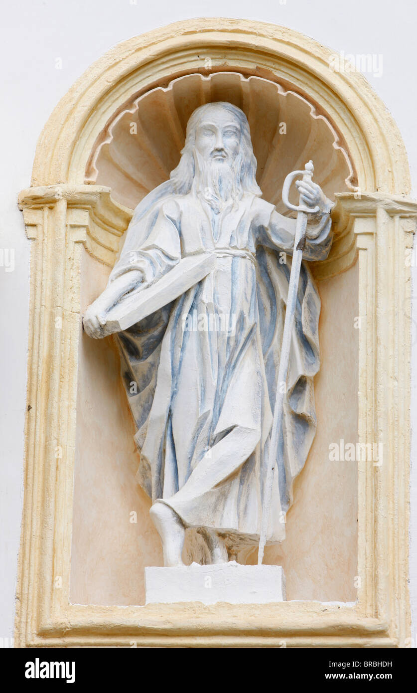 Statue de saint Paul dans l'église Saint-Nicolas de Veroce, Haute Savoie, France Banque D'Images