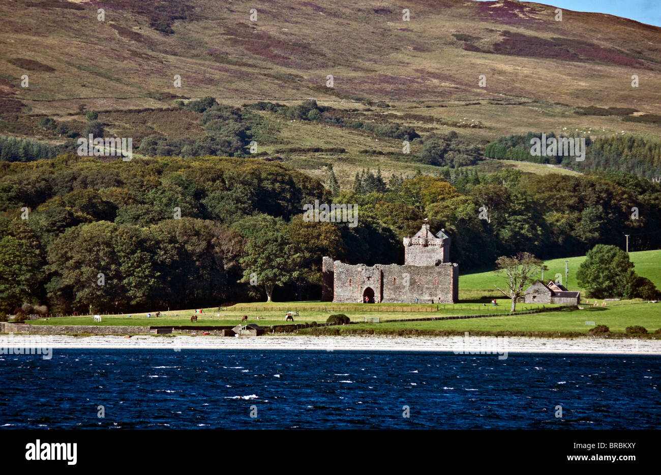 Château de Skipness ruine sur la côte de Kintyre en ARGYLL & BUTE Ecosse vu de Sandcastles son. Banque D'Images