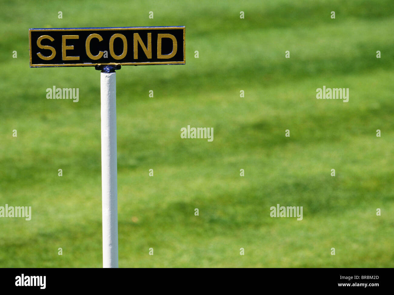 Le pôle placement pour la course la deuxième place à cheval horse racing track Banque D'Images